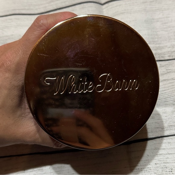 White Barn Mahogany Teakwood Scented Candle - Picture 2 of 4